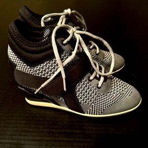 ASH WOMEN BLACK/WHITE FABRIC LACE UP WEDGE TRAINERS SIZE 39